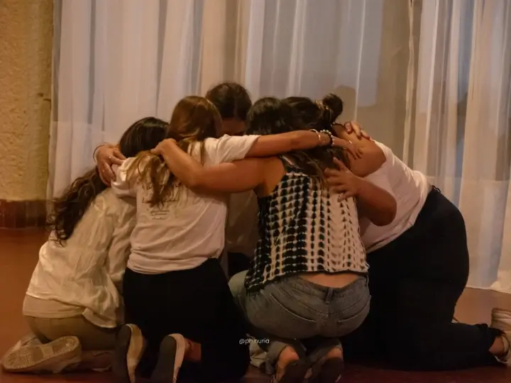 JF Argentina - Vida - Actividades Nacionales - Fiat María - Abrazo